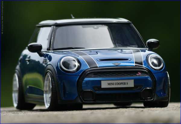 1:18 Mini Cooper S 2021 - Island Blue/White Stripes Edition inkl. OVP